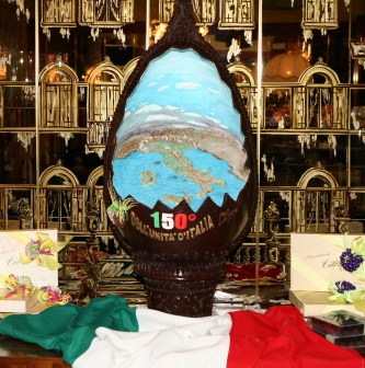 DAL MAESTRO PASTICCERE L'UOVO GIGANTE DEDICATO ALL