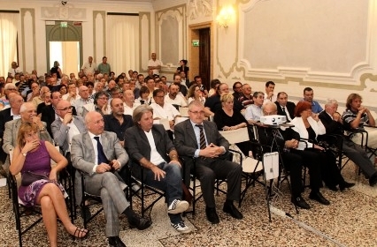L'ARTIGIANATO RESISTE, NONOSTANTE BUROCRAZIA, FISC (Art. corrente, Pag. 1, Foto normale)